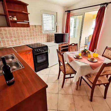 Mara Apartment *